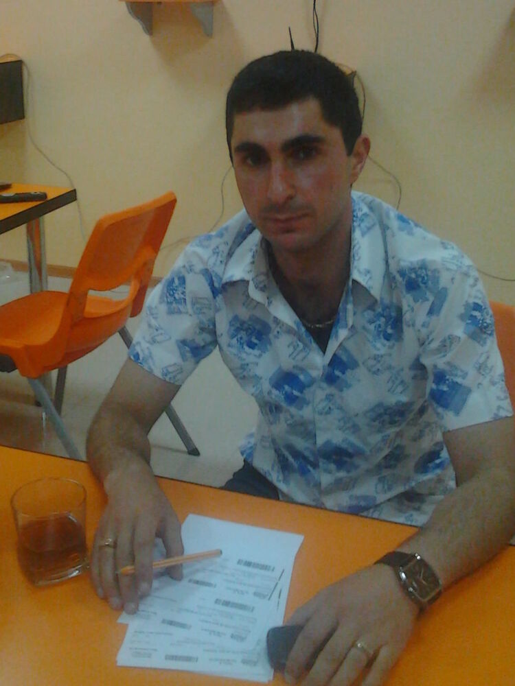  ,   ARMEN, 36 ,  