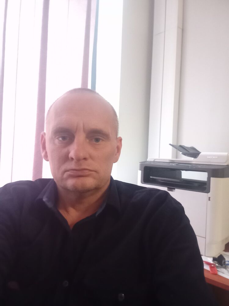  53637552  Viktor, 46 ,    