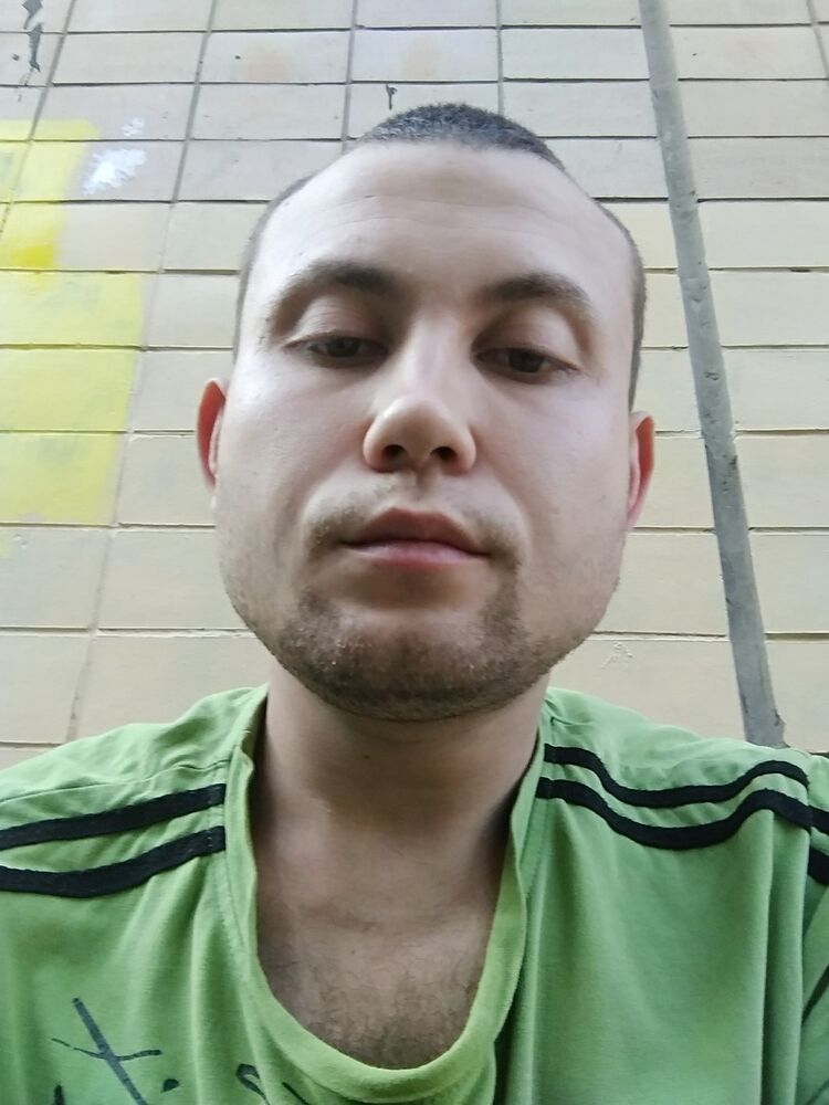  19256732  Ivan, 33 ,    