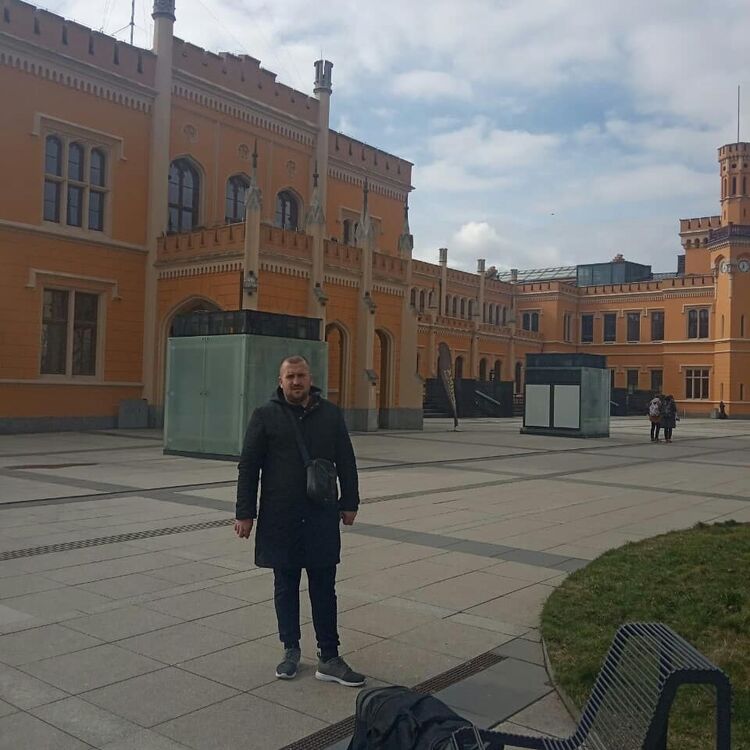  15763802  Zhenya, 37 ,    