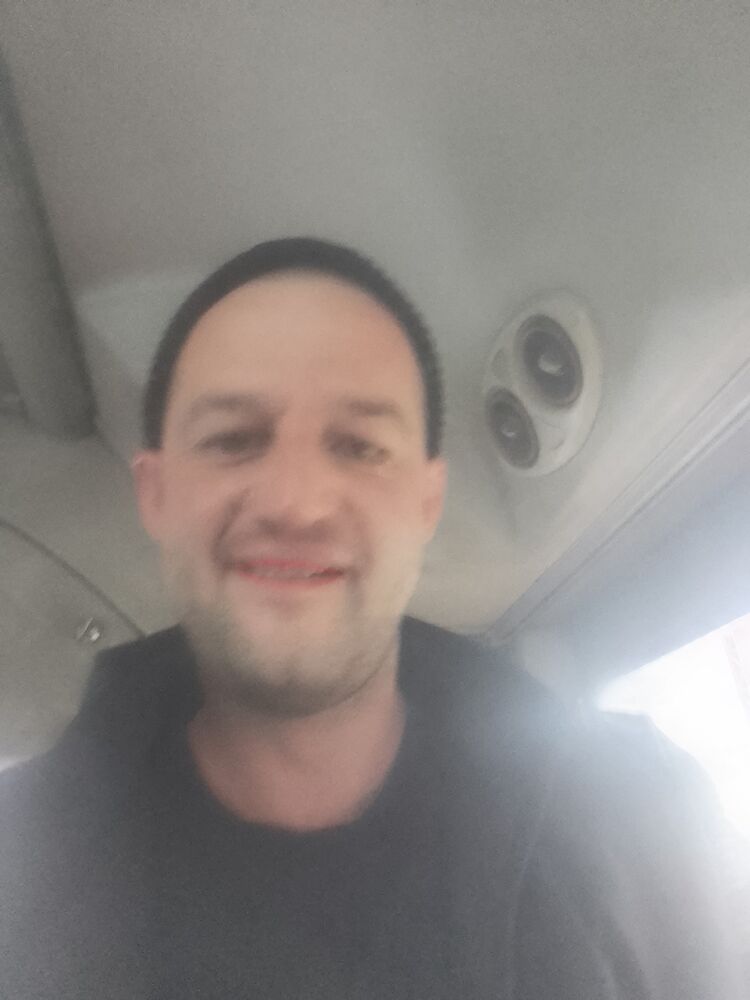  46890052  Alex, 40 ,    