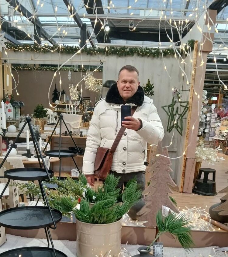  ,   Uwe Moeller, 51 ,   ,   