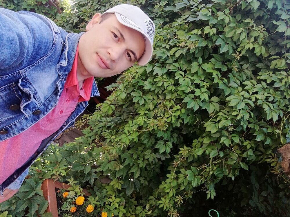  20930782  Aziz, 30 ,     