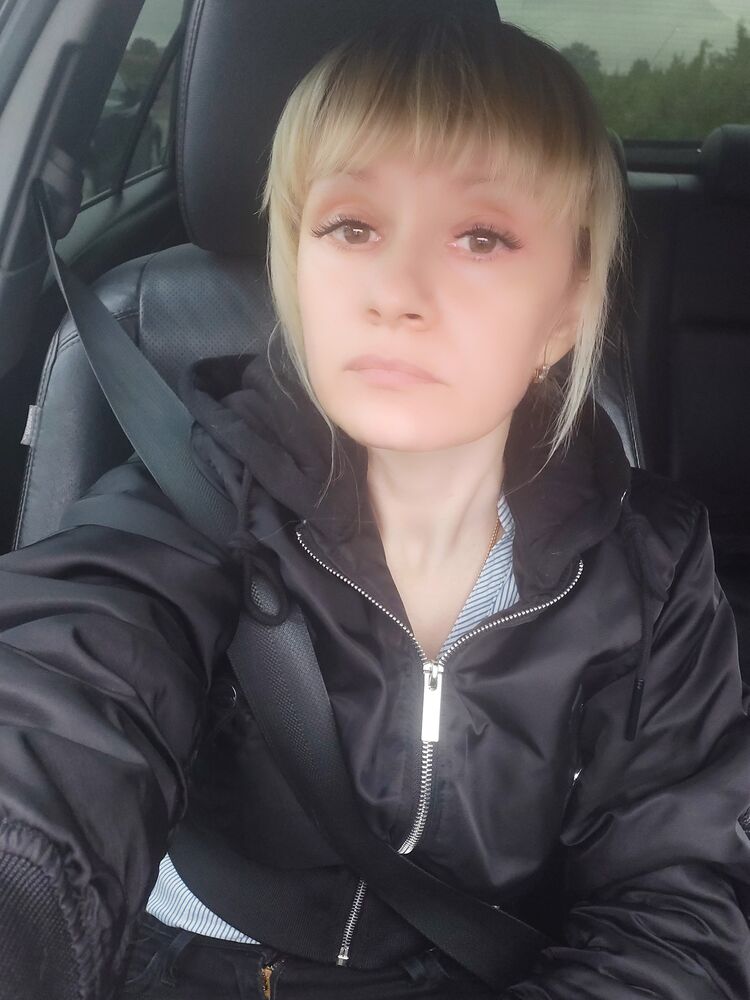  41367472  Mia, 34 ,    