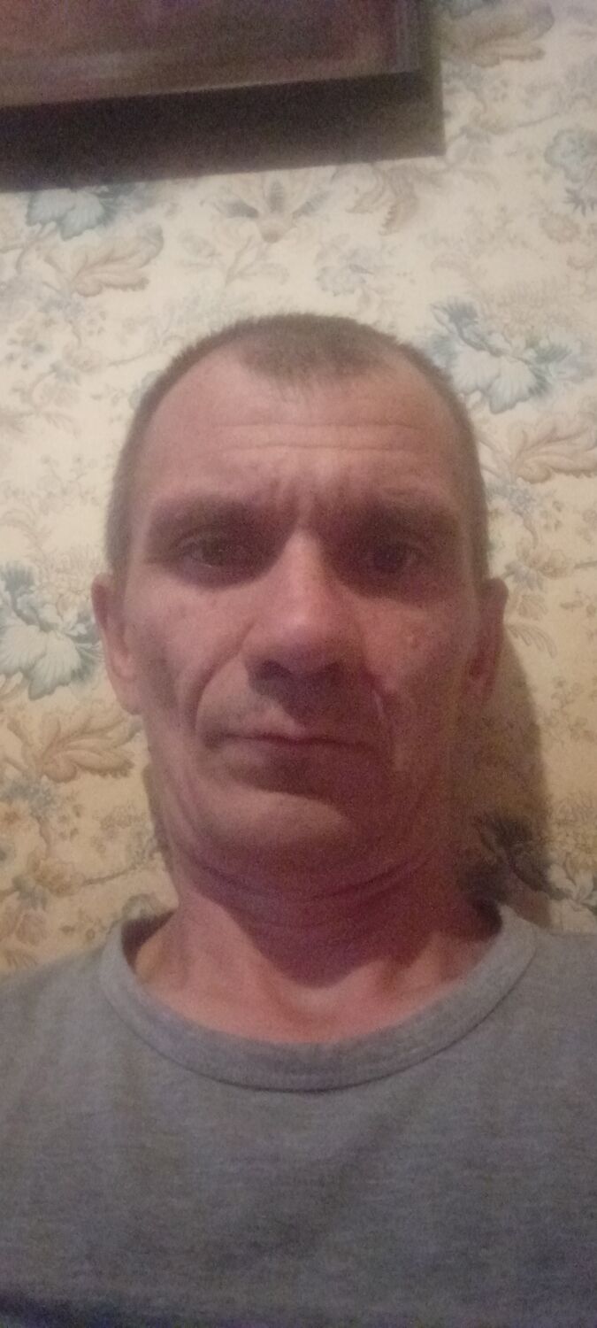  38149672  Anatolii, 42 ,    