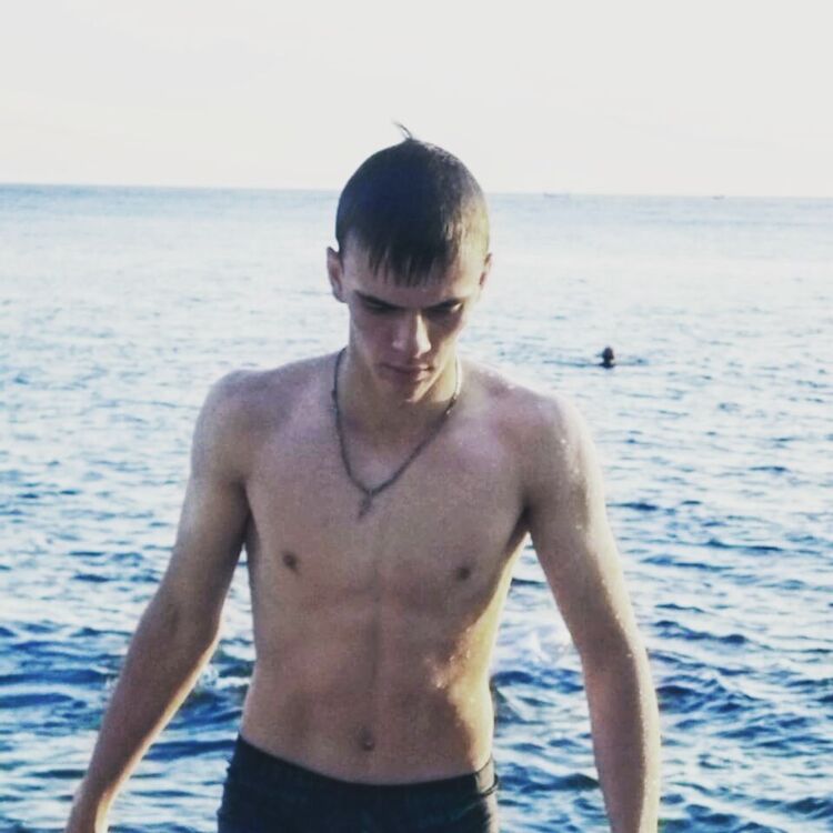  ,   Denis, 22 ,     , c 
