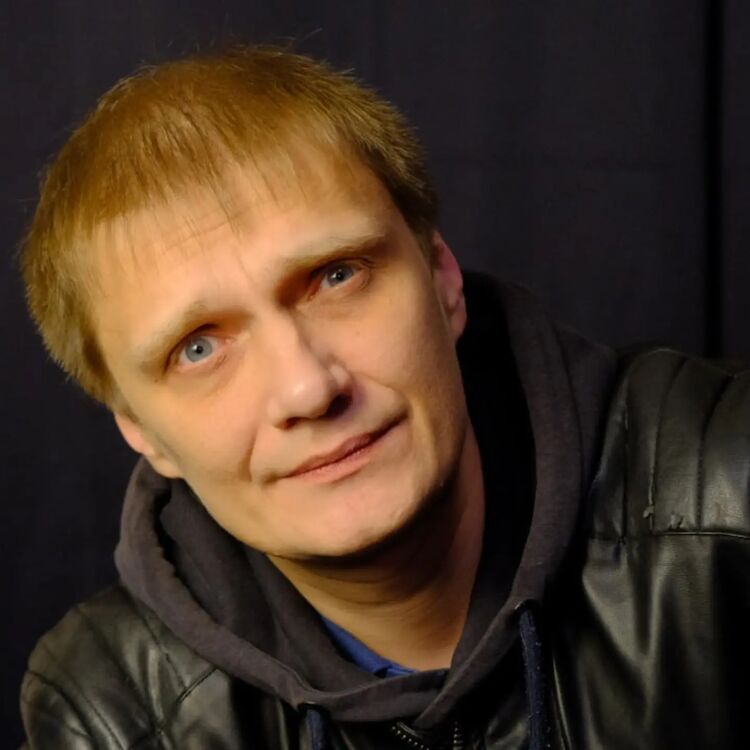  48123342  Anton, 41 ,    