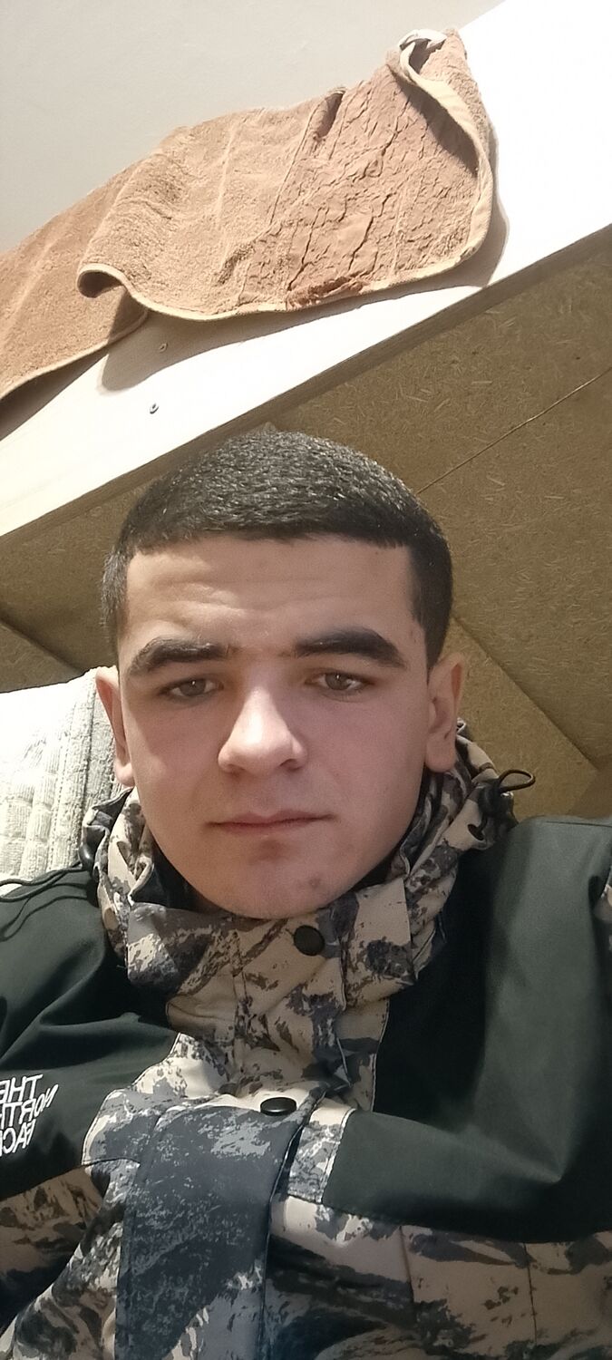  41237892  Abdullo, 20 ,    