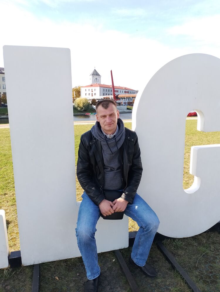  ,   Sergejs, 48 ,   ,   