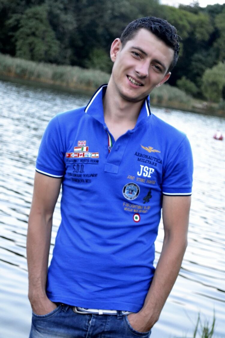  5729482  Igor, 37 ,    