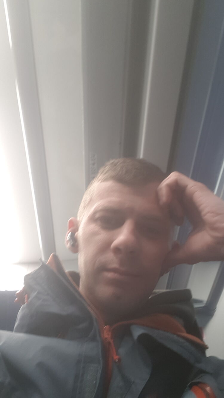  32662522  Vitaly, 37 ,    