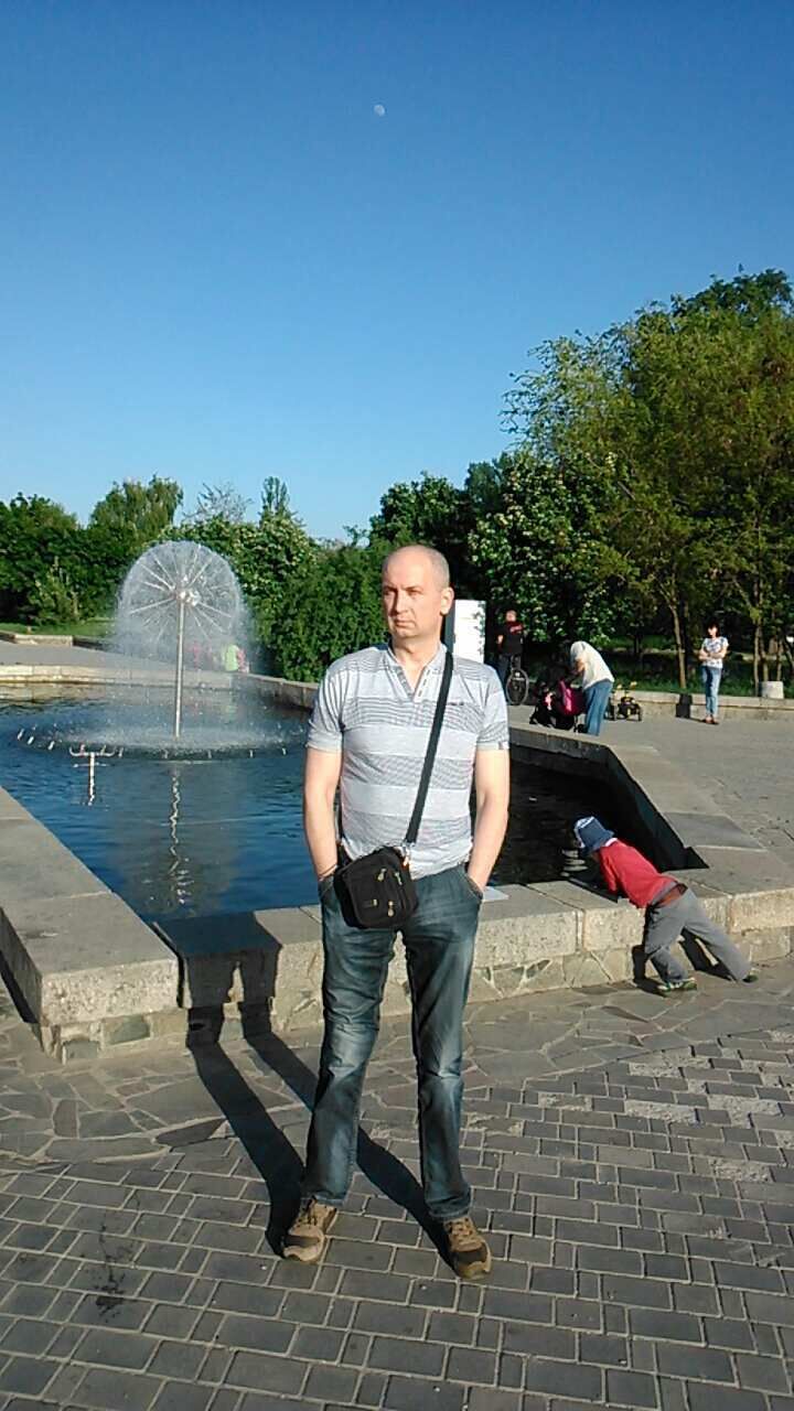  25621342  Andrey, 54 ,    