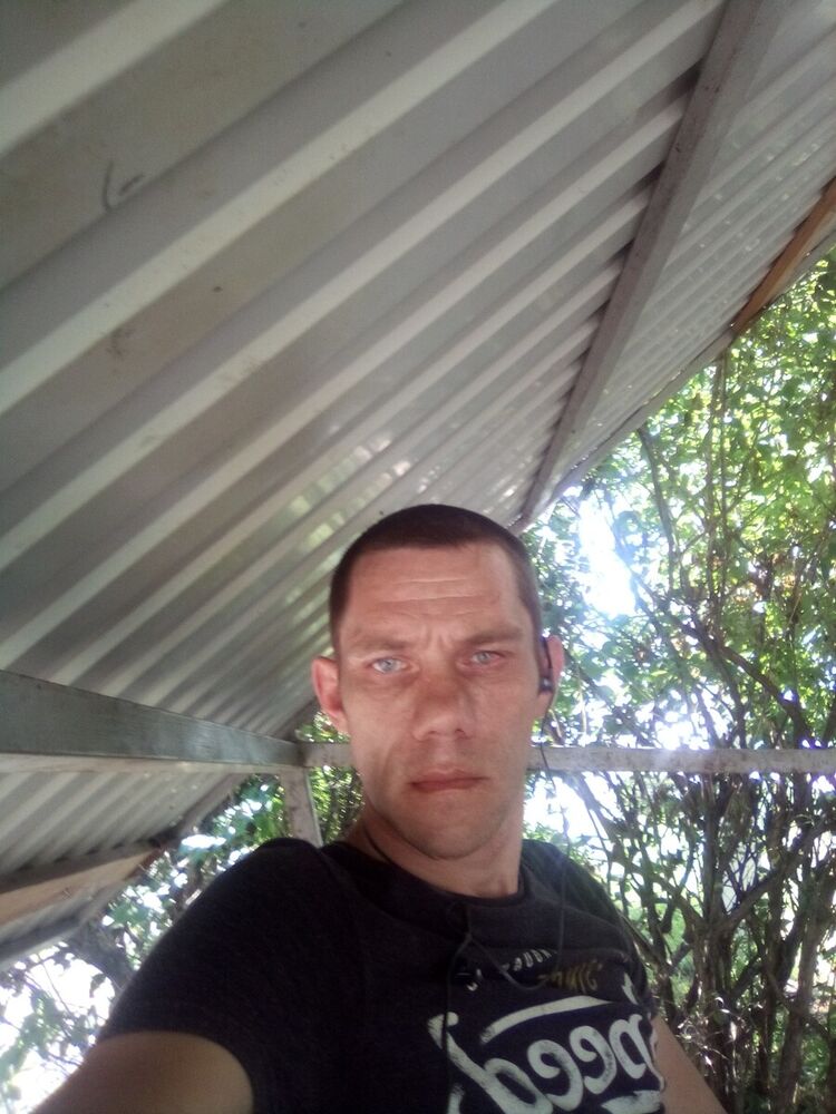  20330152  Igor, 39 ,    
