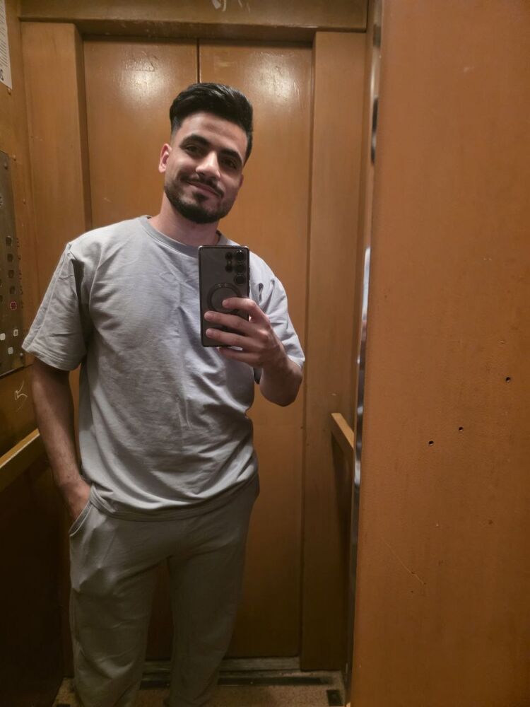  53202322  Karim, 25 ,    