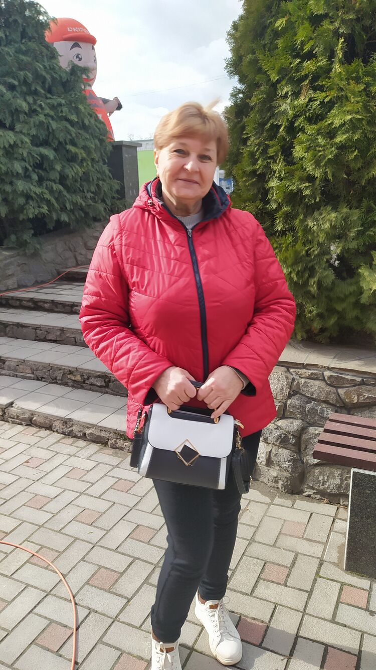  51301652  Dina, 58 ,    