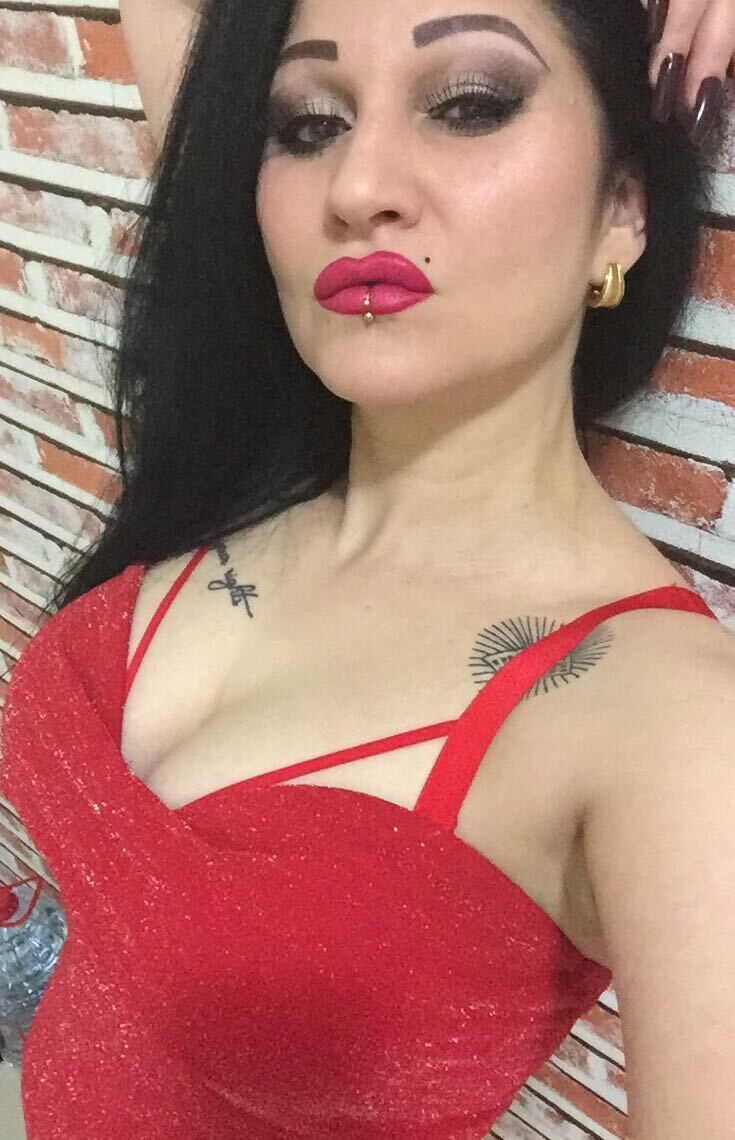  25112092  Alexa, 35 ,    