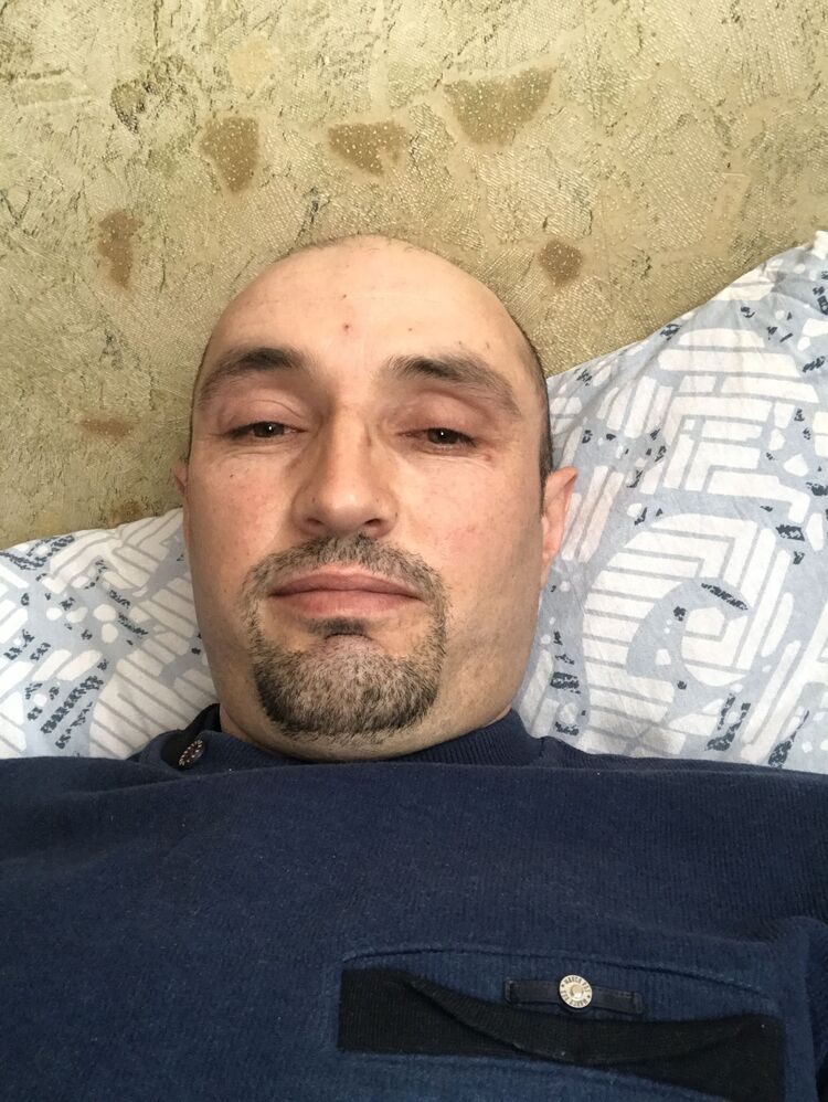  22812632  Lev, 42 ,    