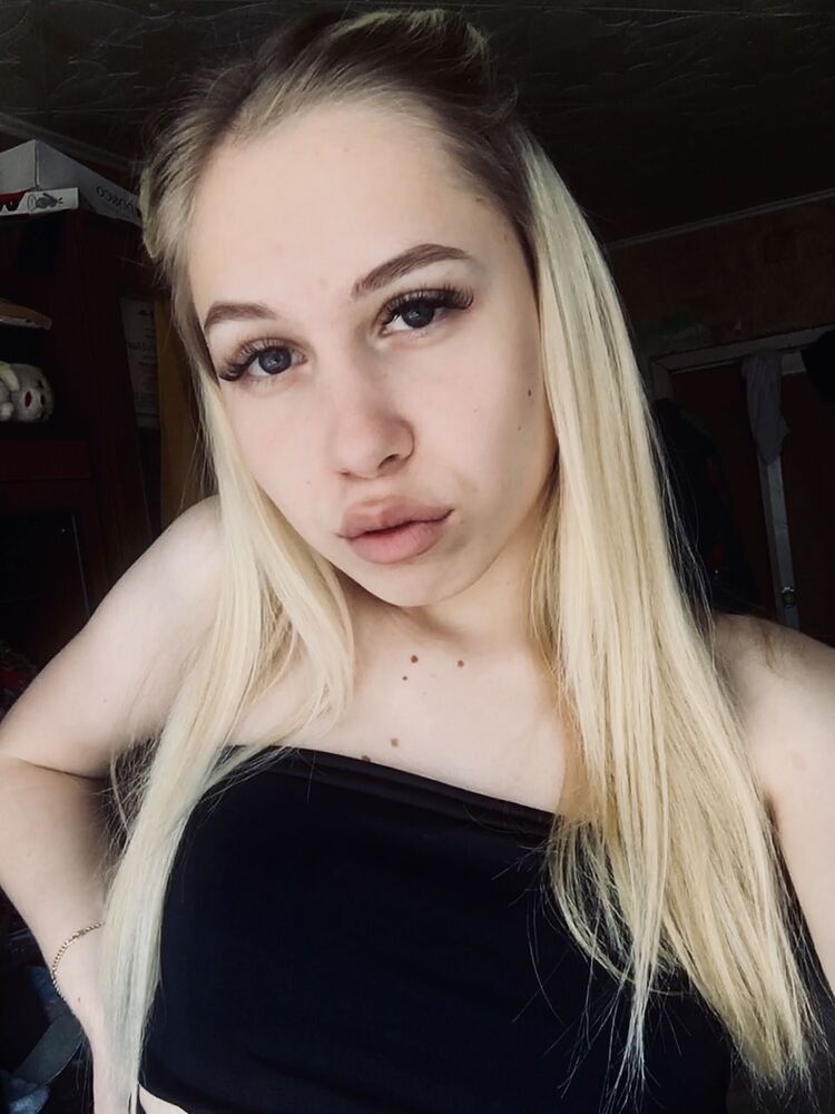  ,   Maria, 21 ,  