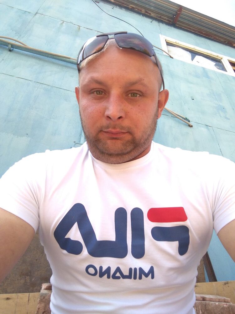  18109652  Yriy, 37 ,    