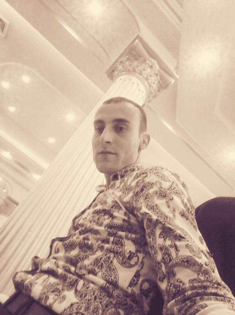  17600882  Haykaram, 33 ,    