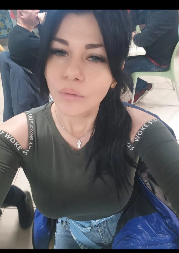  ,   Angelina, 30 ,   