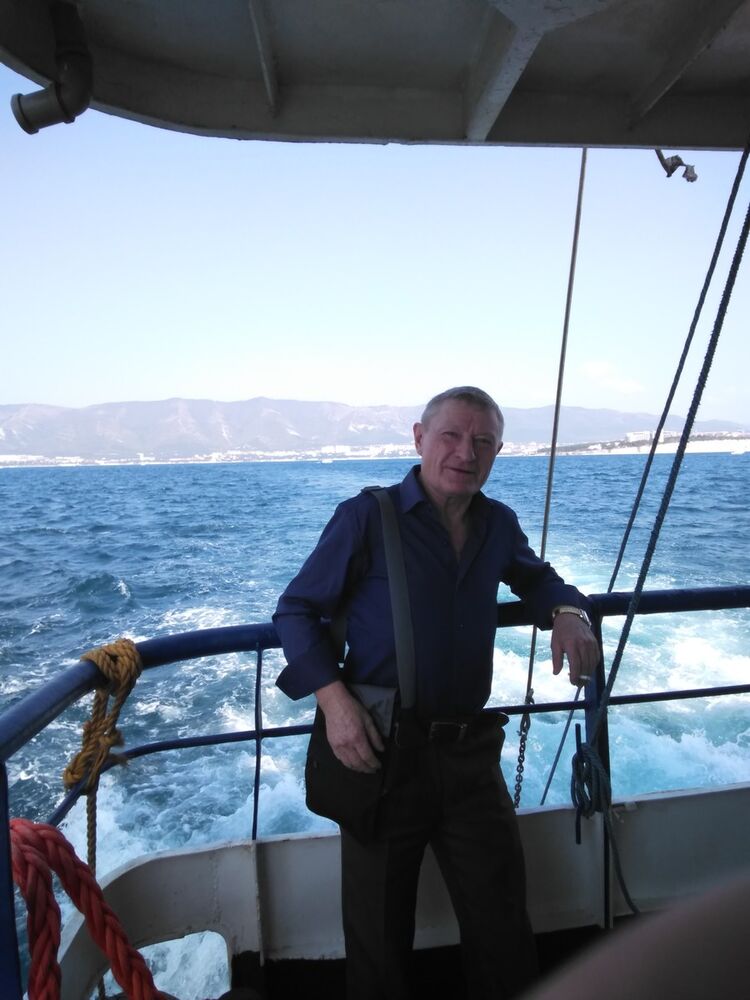  18233692  Pavel, 65 ,    