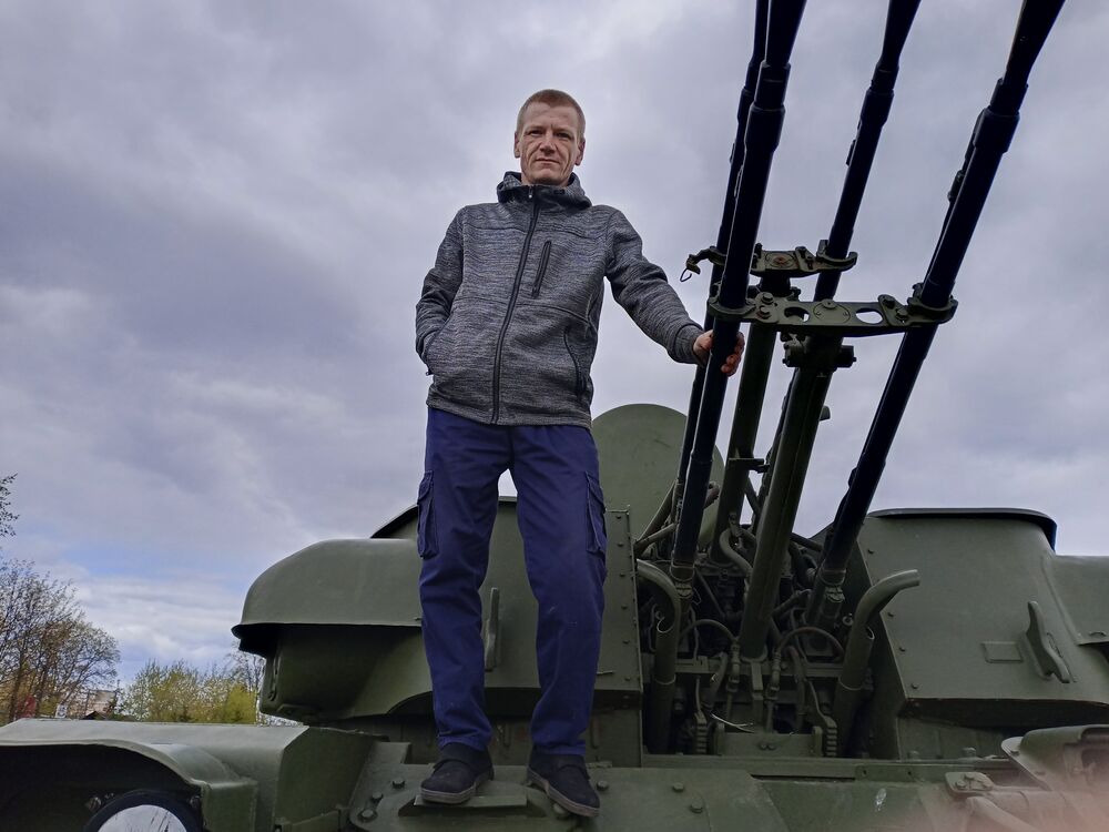  38720452  Andrey, 42 ,     