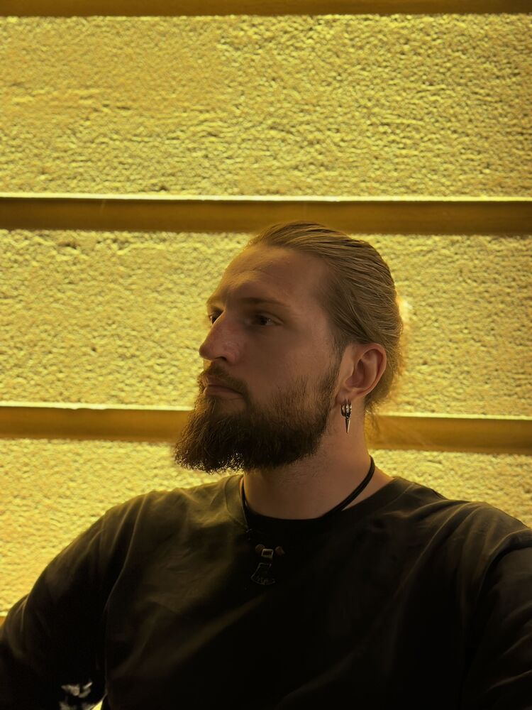  38209202  Dzianis, 34 ,    