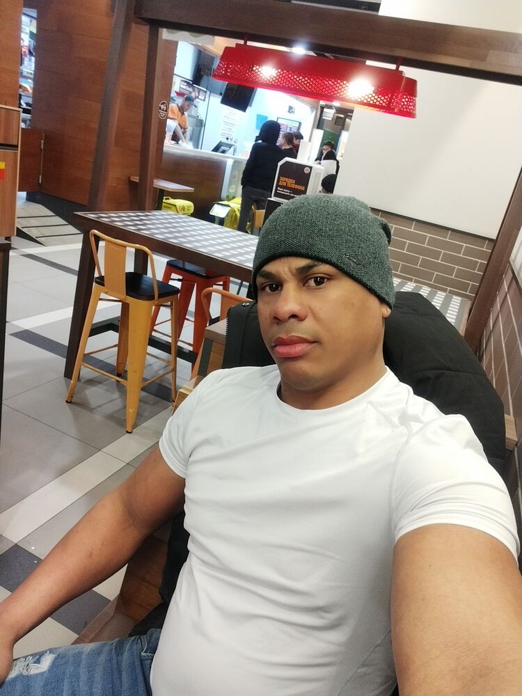  35882582  Reinier, 42 ,    