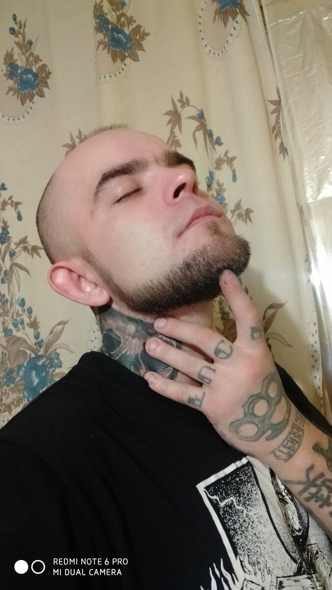  18287292  Artem, 33 ,    