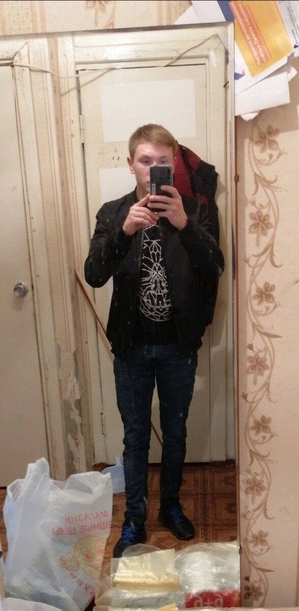  18032662  Anton, 27 ,    