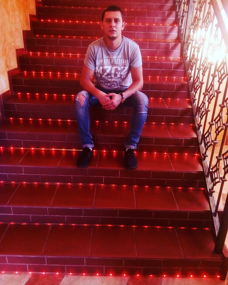  10107822  Anton, 30 ,    