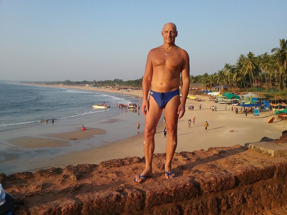  11526012  Oleg, 54 ,    