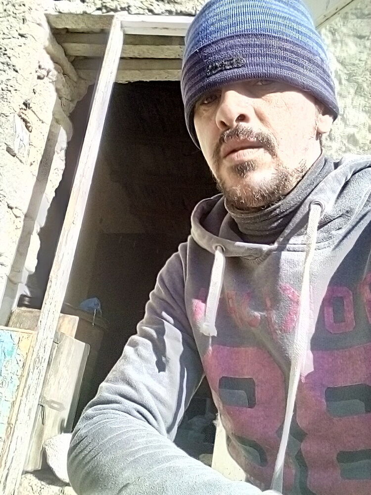  22577942  , 38 ,    