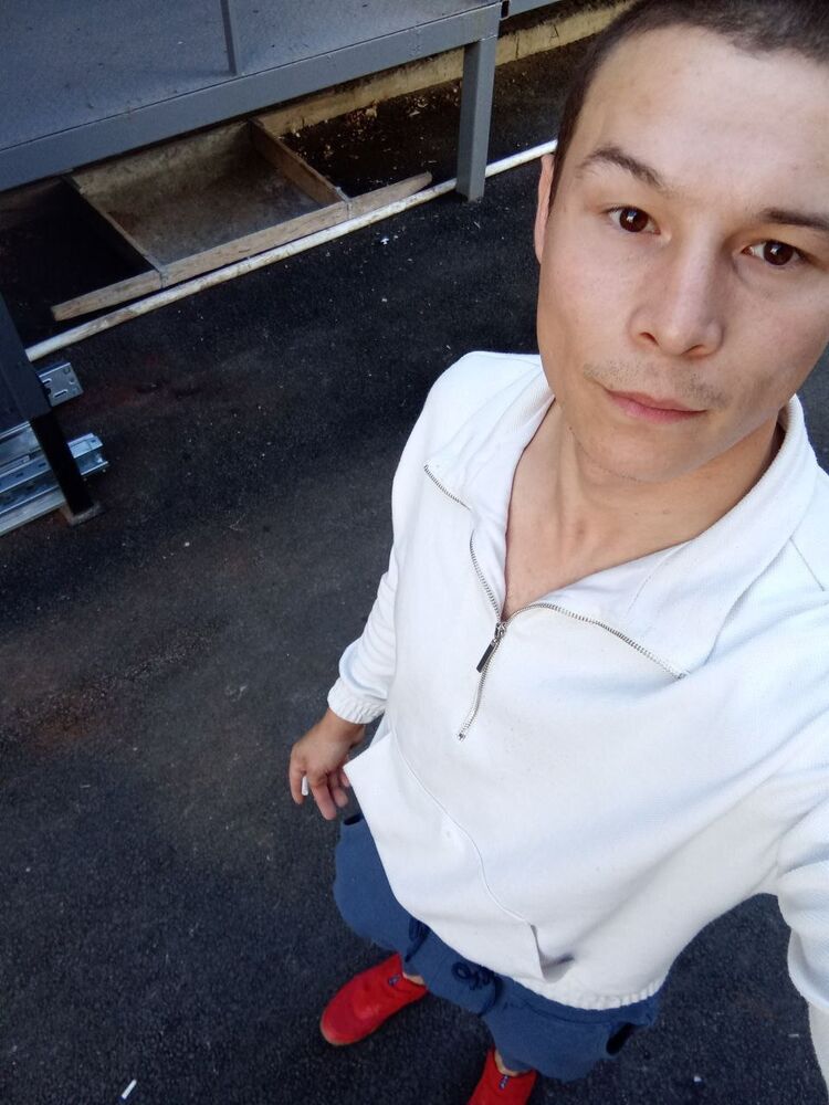  46761282  , 28 ,    