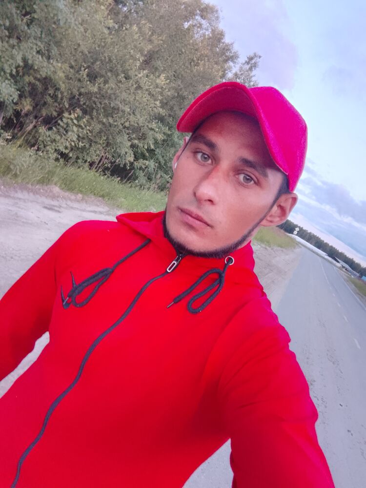  52748502  Ivan, 26 ,    