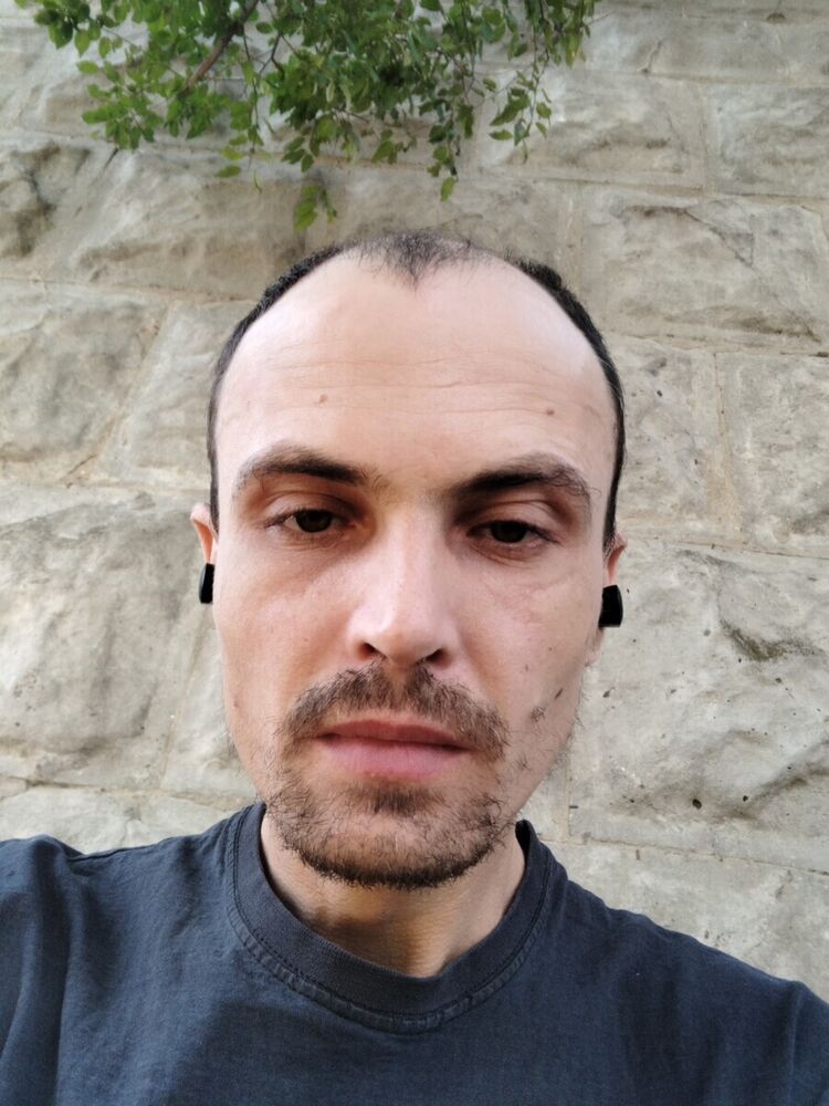  52705622  Radu, 33 ,    