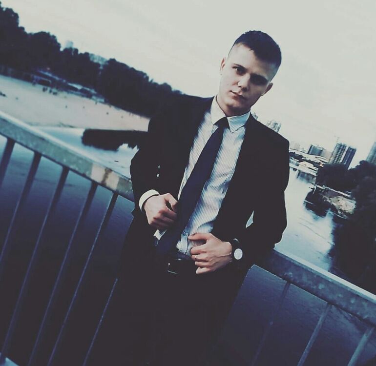  ,   Denis, 33 ,   ,   , c 
