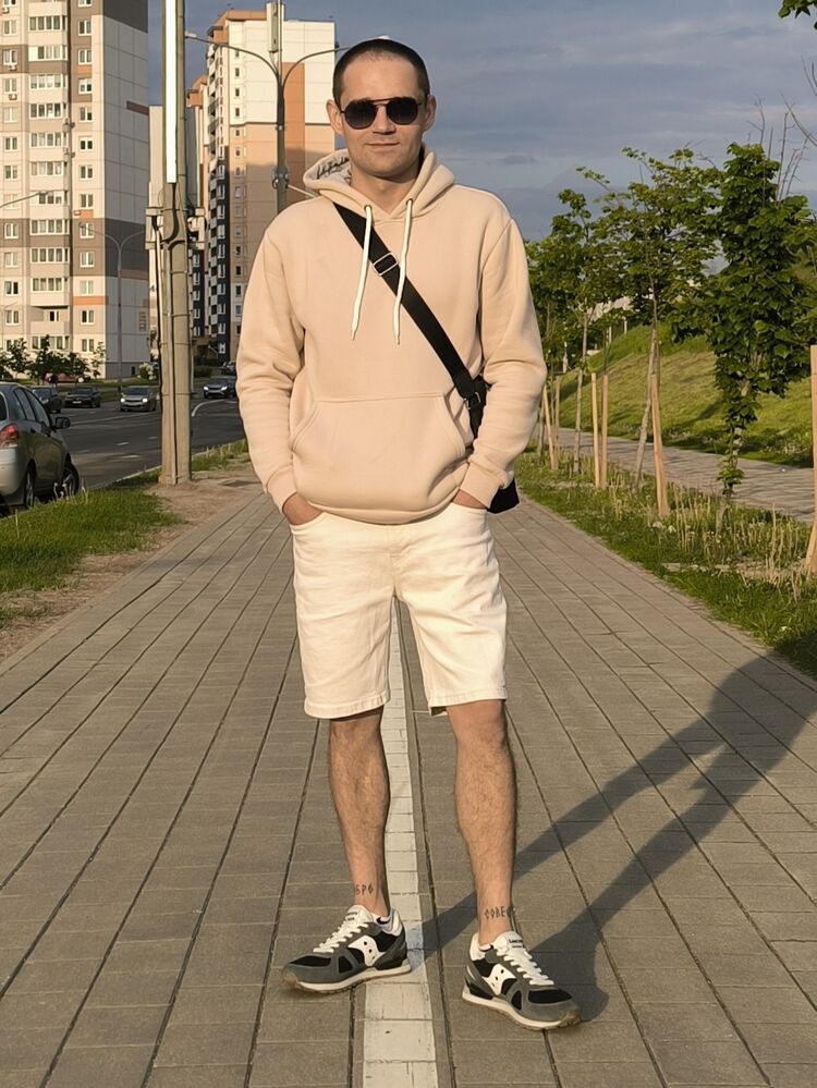  53785442  Alexander, 32 ,    