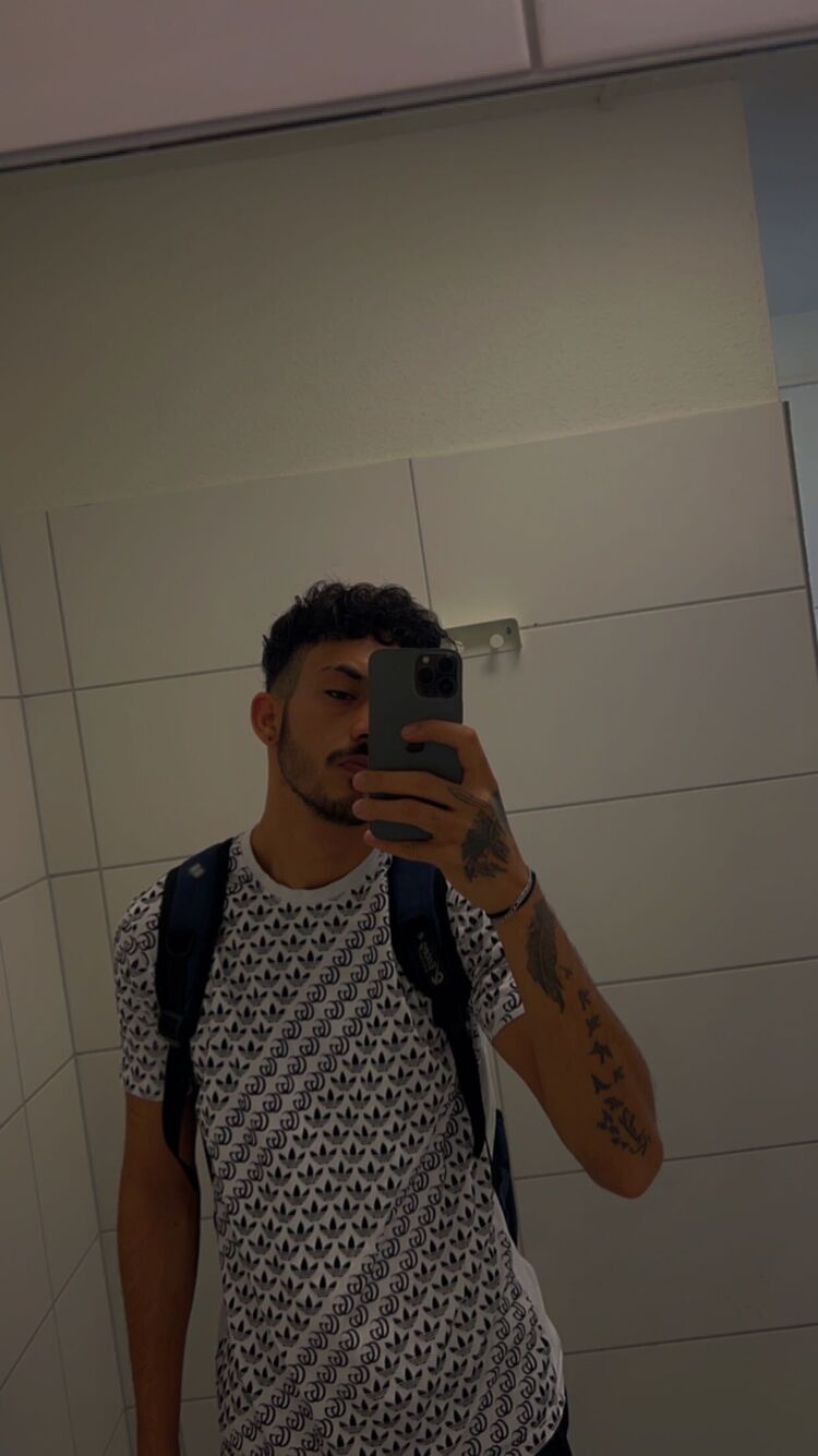  45064942  Khalil, 26 ,    Arthur