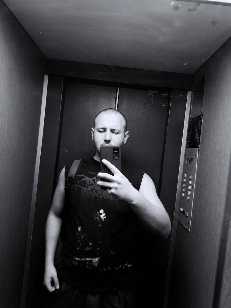  37626252  Petru, 25 ,    