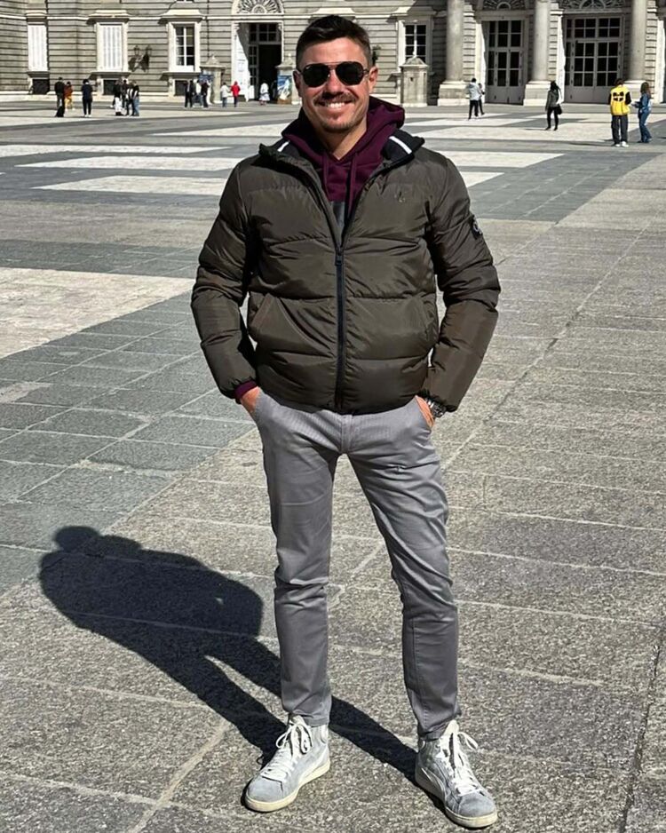  48966512  , 39 ,    