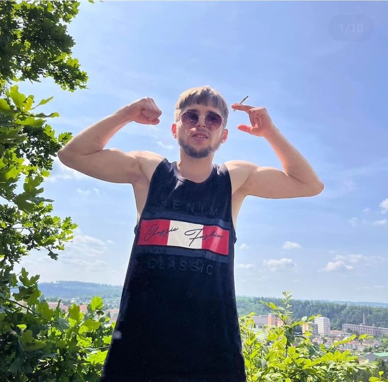  52040452  , 22 ,    Prosek