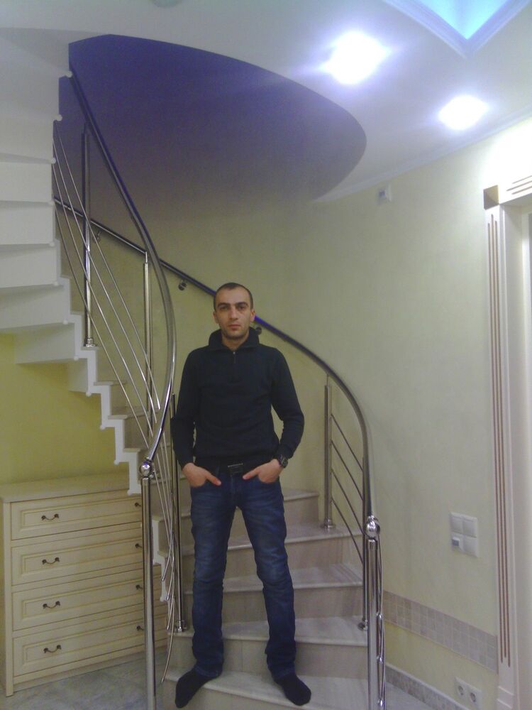  ,   Armen, 42 ,   ,   , c 