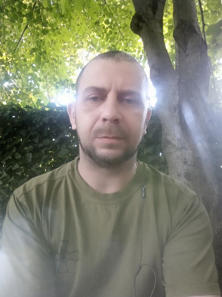  40241782  , 44 ,    