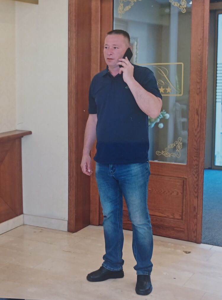  52166992  Zoran, 47 ,    -