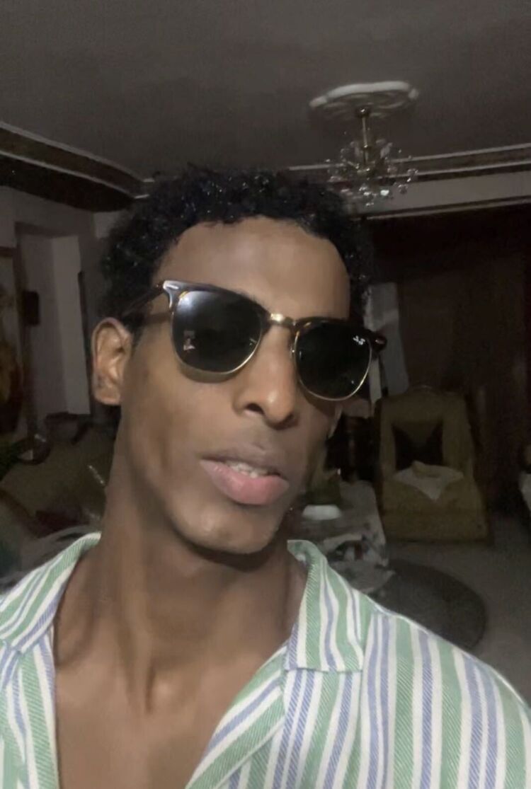  44687342  Karim, 24 ,    Al Jizah