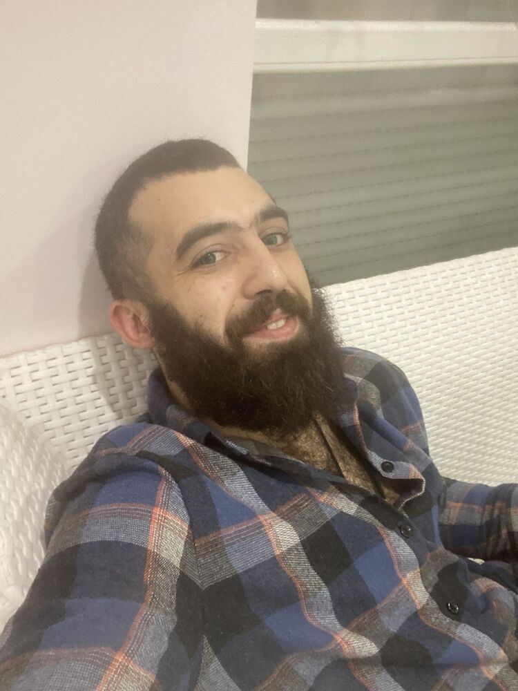  ,   Vito, 32 ,   ,   