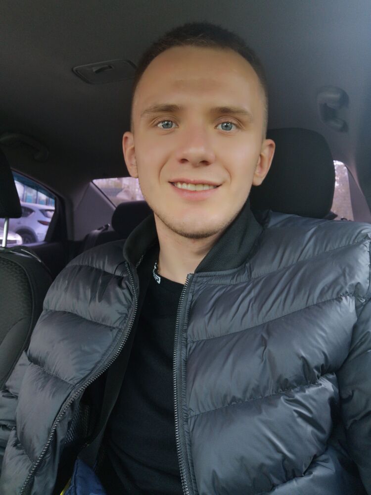  34680142  Denis, 27 ,    
