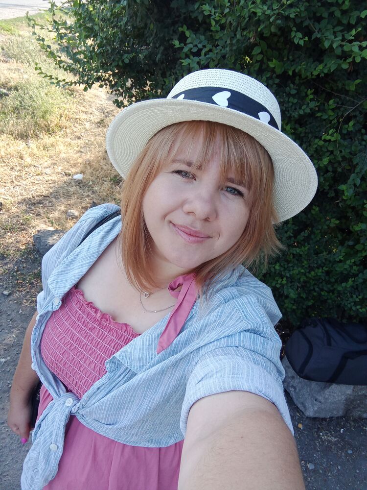  ,   Alina, 28 ,   